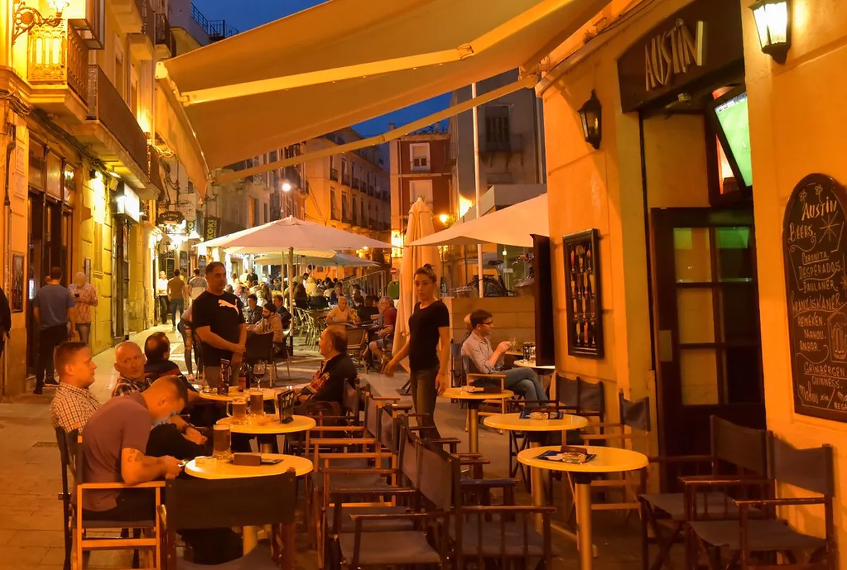 Alicante Nightlife Guide: 10 Best Areas, Clubs, and Traditions