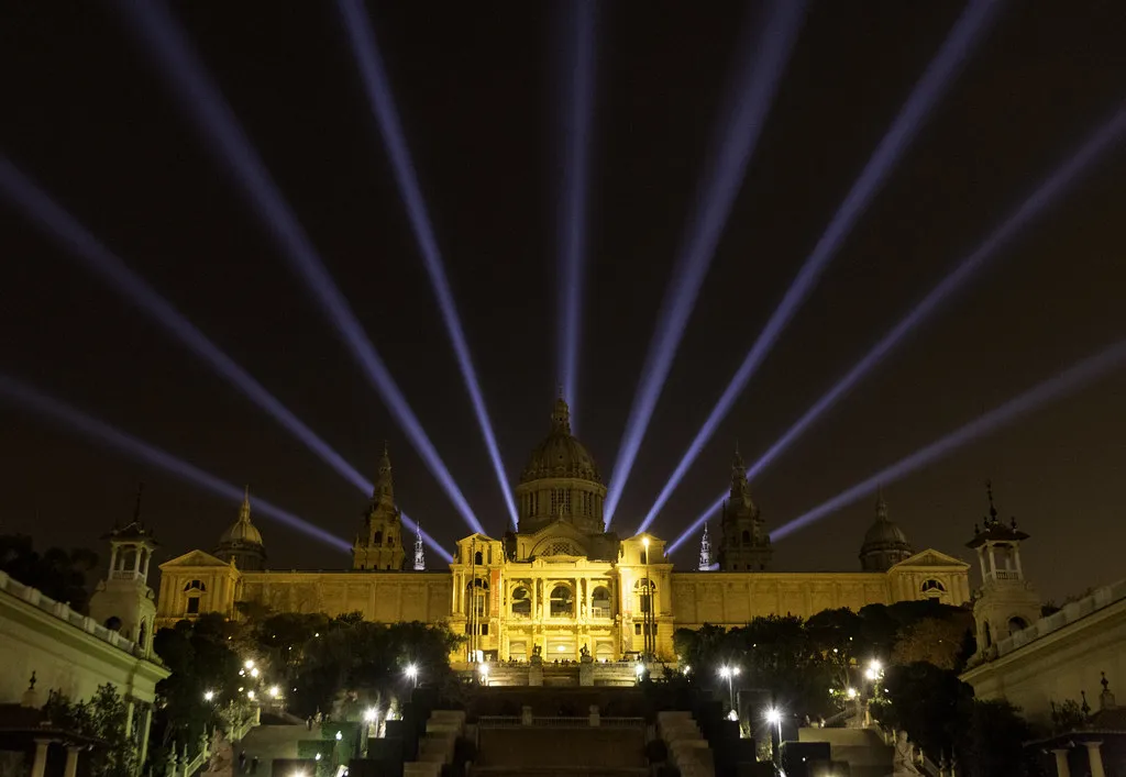 Barcelona Nightlife Guide: Bars, Clubs, Safety & Local Tips