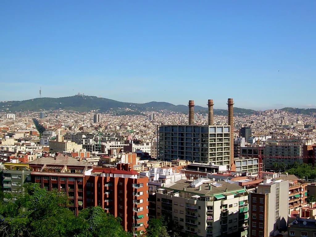 Montjuic Barcelona Guide: Attractions, How to Get There & Itineraries