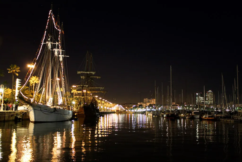 Your Barcelona Night Out: Hour by Hour in Barcelona, Spain