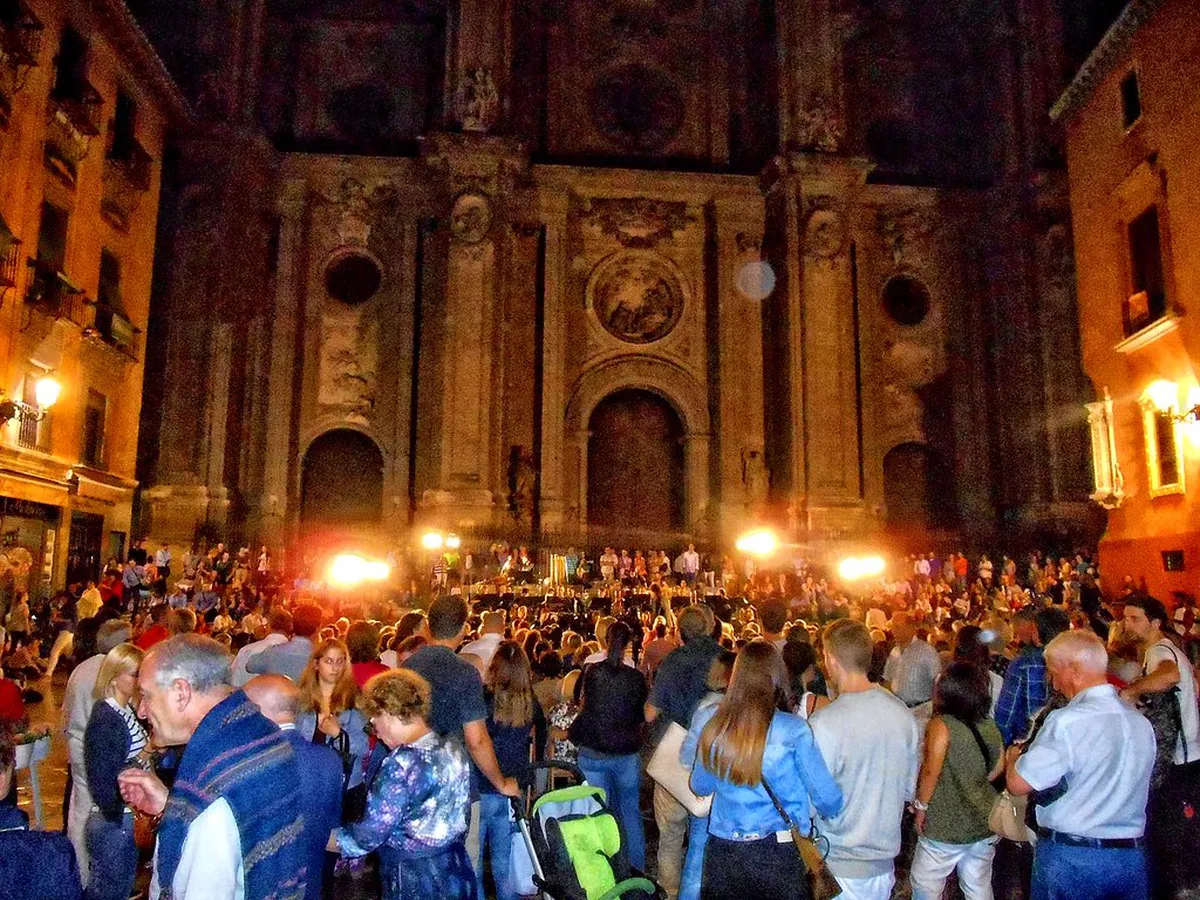 Granada Weather Crowds in granada, Spain