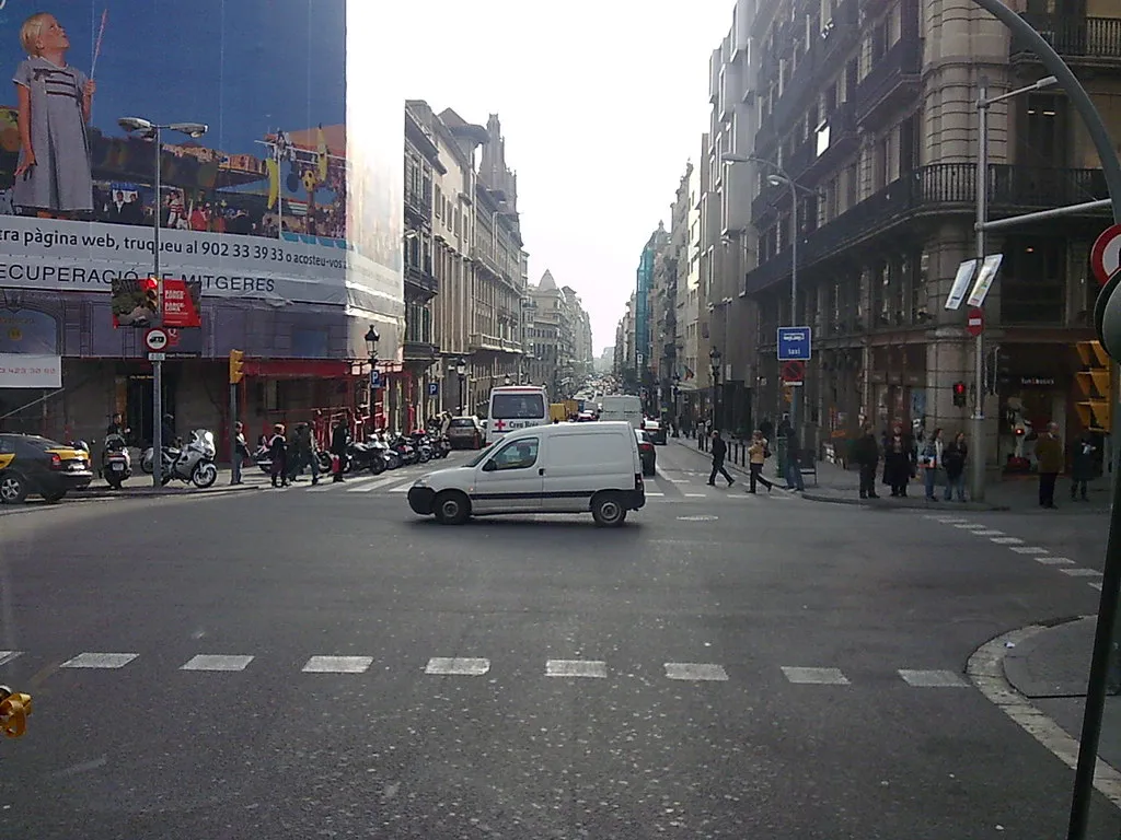 Choosing the Right Ticket: T-Casual vs. Hola BCN! in Barcelona, Spain